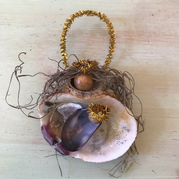 Madonna & Child Seashell Ornament Handmade Medium - Picture 2 of 4